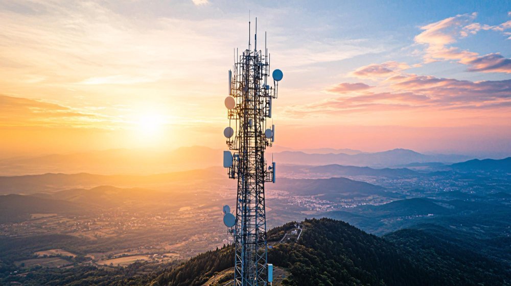 Dampak Internet dalam Kehidupan Sehari-hari: Revolusi Digital di Berbagai Bidang